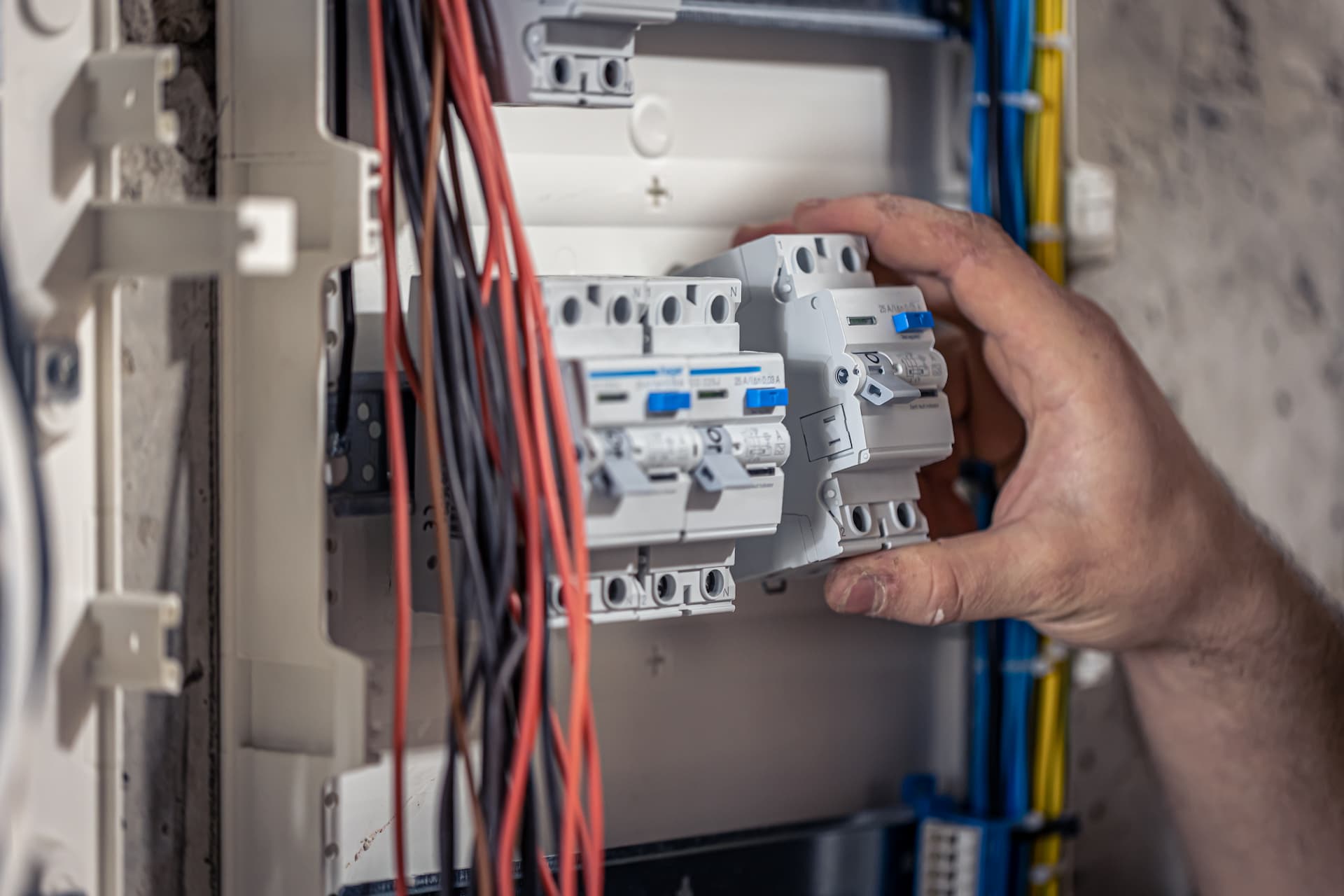Installing circuit breakers